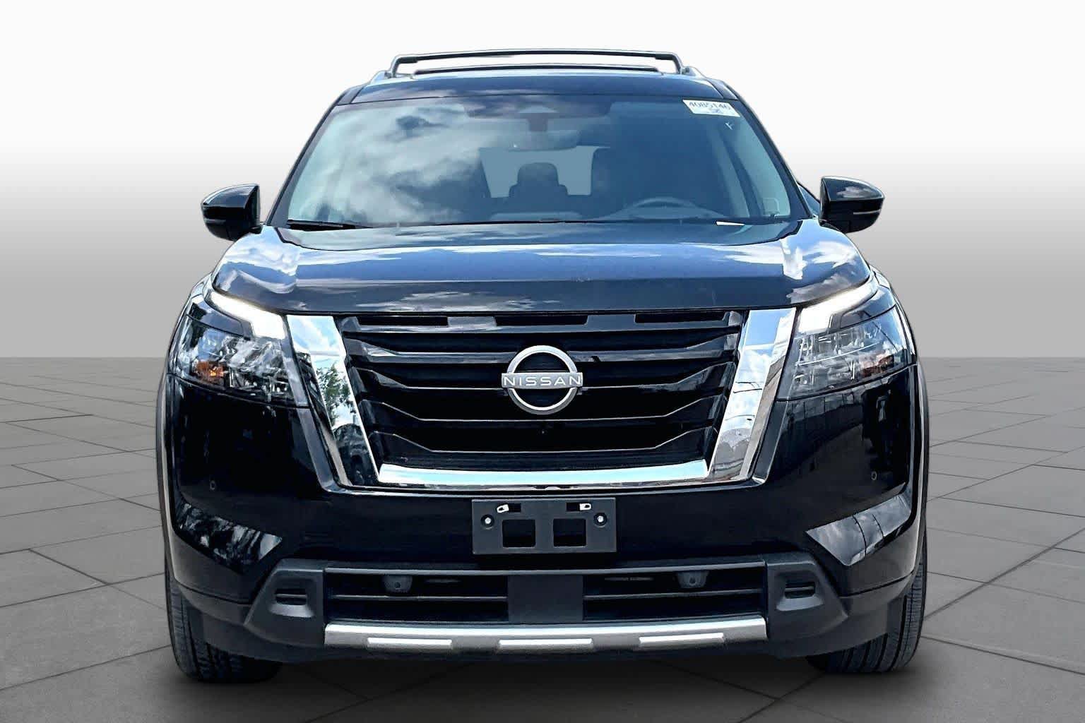 Certified 2025 Nissan Pathfinder Platinum w/ Cargo Package FWD image 4