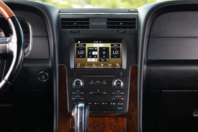 Used 2016 Lincoln Navigator Select RWD image 41