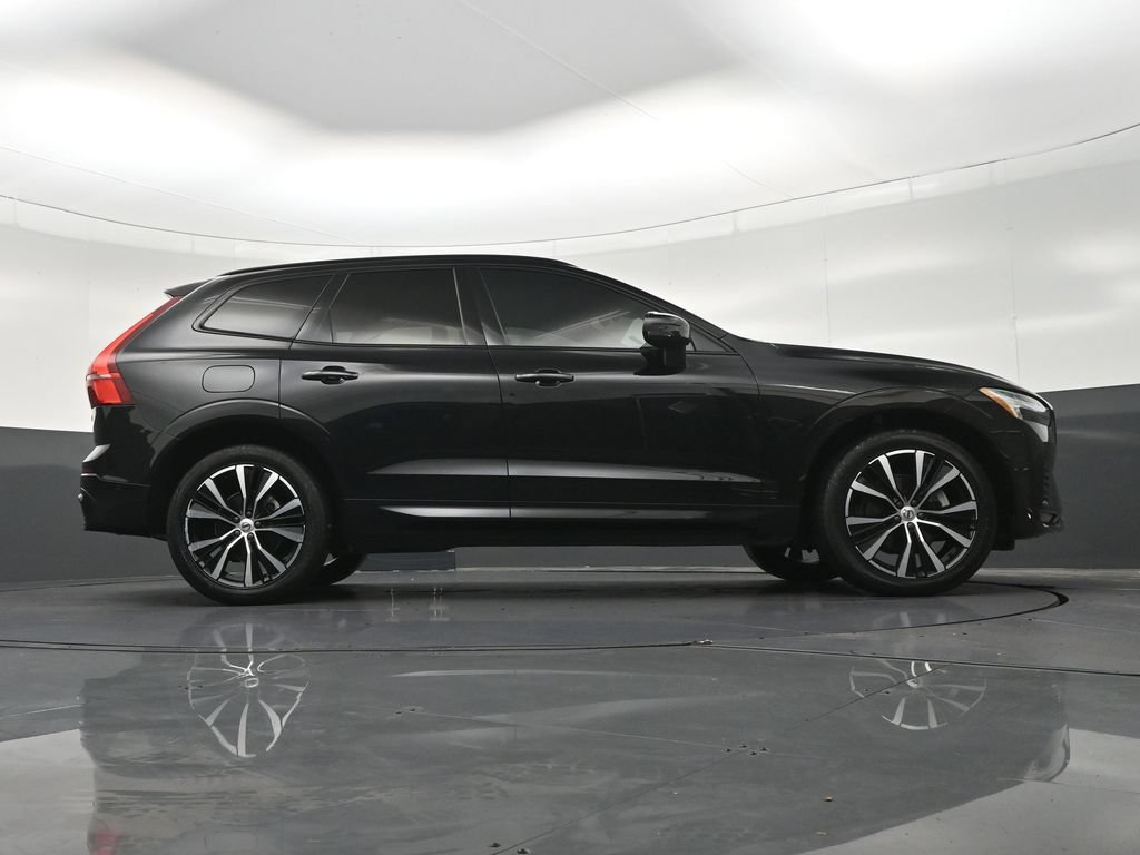 Certified 2024 Volvo XC60 B5 Plus AWD/4WD image 28