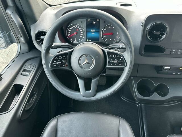 Used 2023 Mercedes-Benz Sprinter 2500 image 15