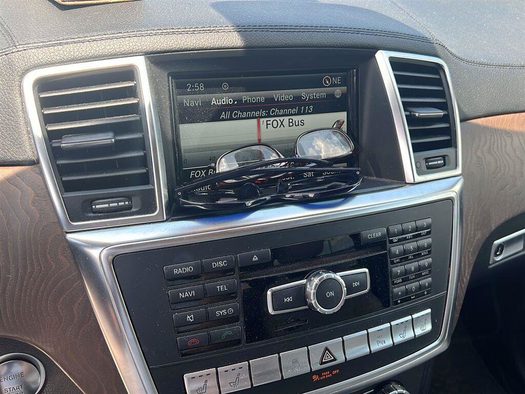 Used 2015 Mercedes-Benz GL 550 4MATIC image 4