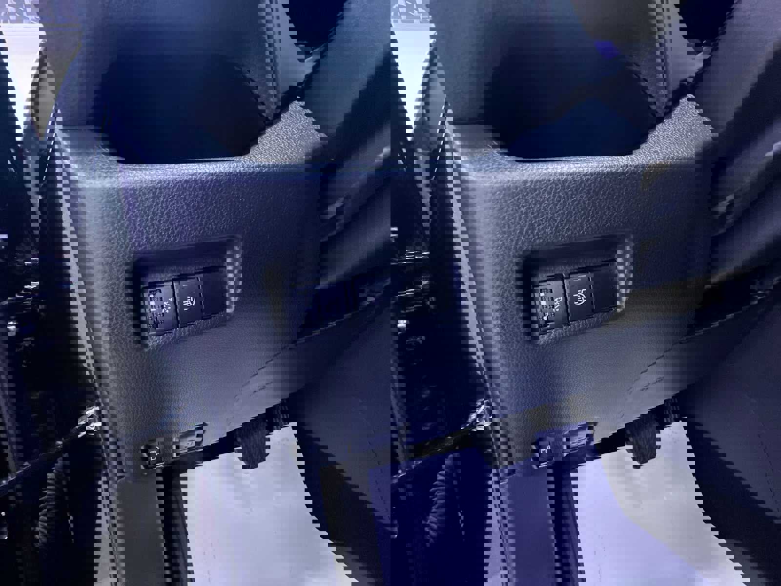 Used 2024 Toyota RAV4 LE AWD/4WD image 8