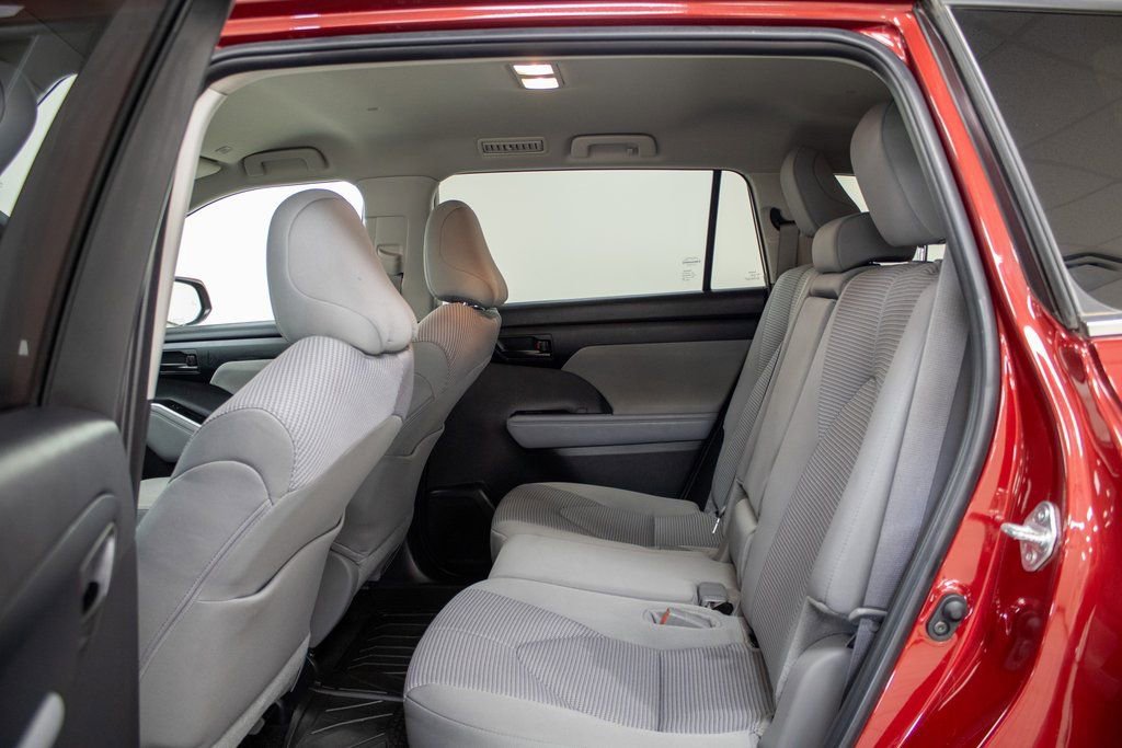 Used 2024 Toyota Highlander LE image 36
