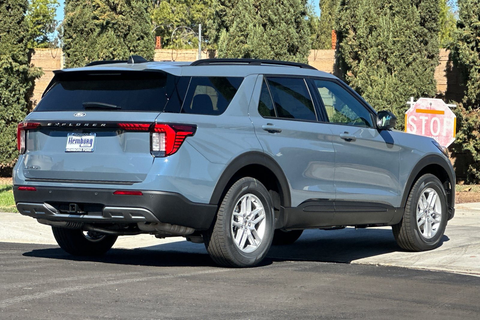 New 2027 Ford Explorer Active w/ Active Comfort Package RWD image 4