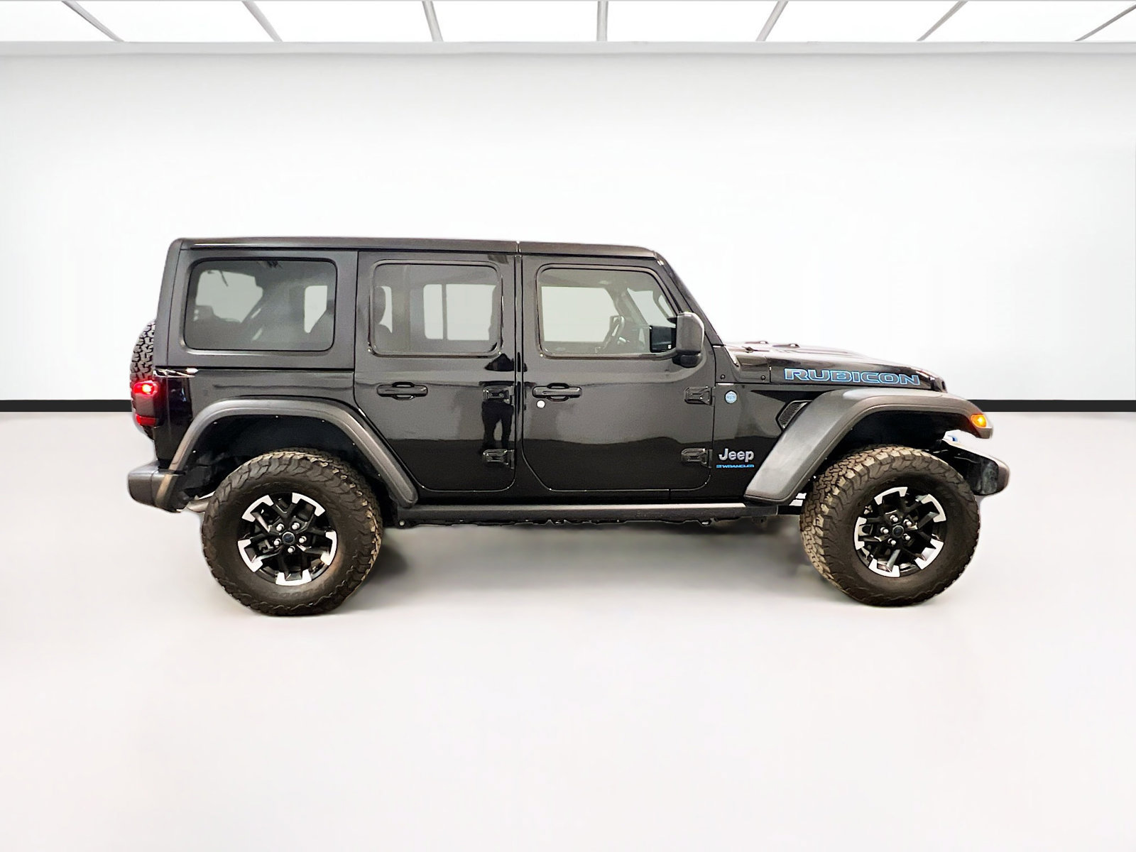 Used 2024 Jeep Wrangler Unlimited Rubicon 4xe w/ Safety Group AWD/4WD image 23