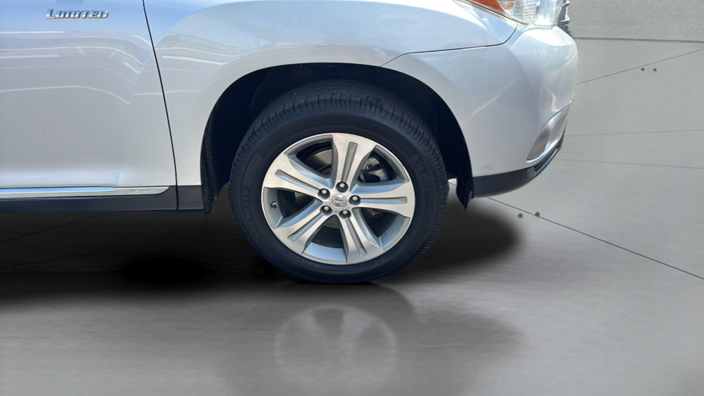 Used 2012 Toyota Highlander Limited w/ Tow Pkg FWD image 36