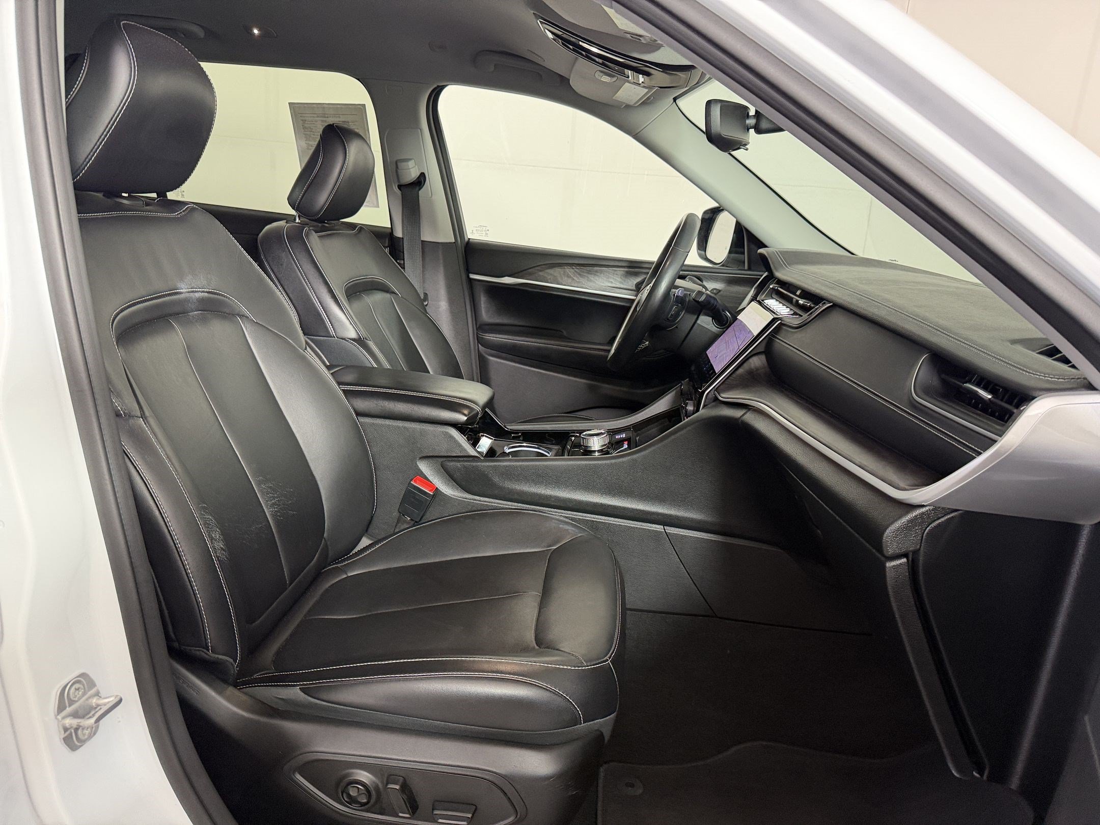 Used 2021 Jeep Grand Cherokee L Limited AWD/4WD image 24