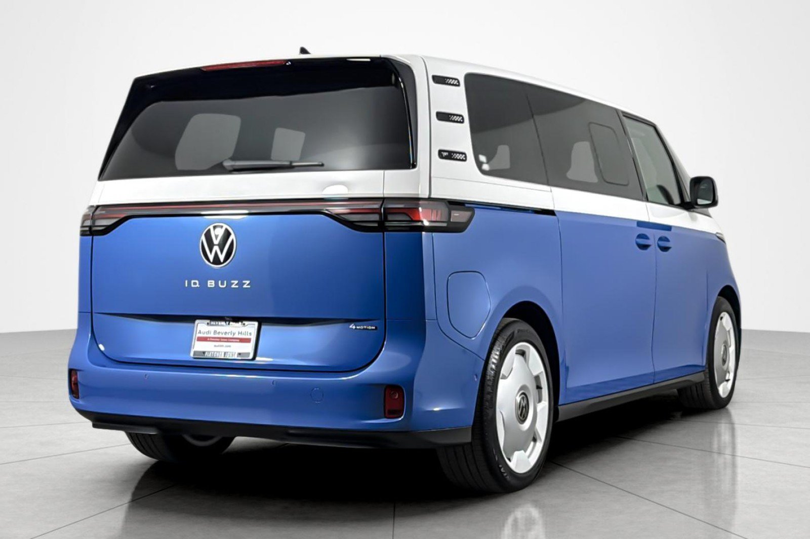 Used 2025 Volkswagen ID. Buzz 1st Edition AWD/4WD image 5
