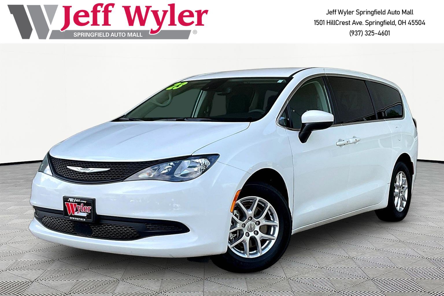 Used 2023 Chrysler Voyager LX FWD image 1