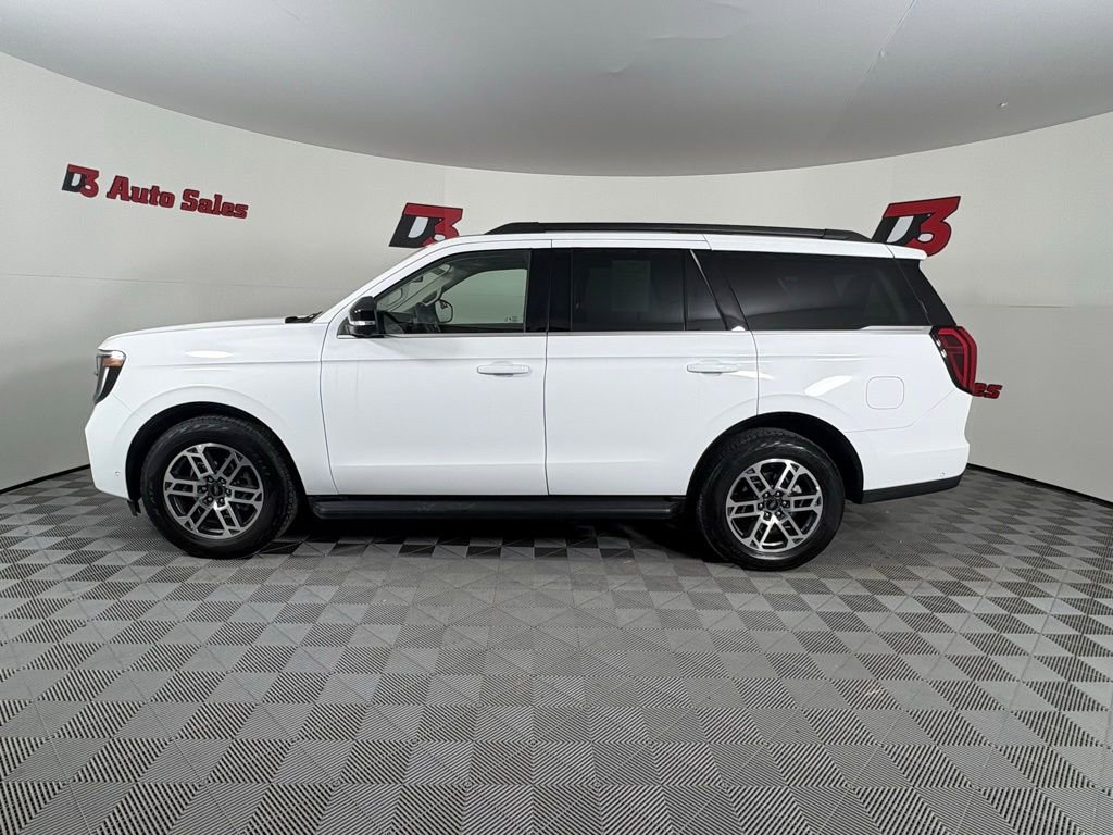Used 2025 Ford Expedition Active image 3