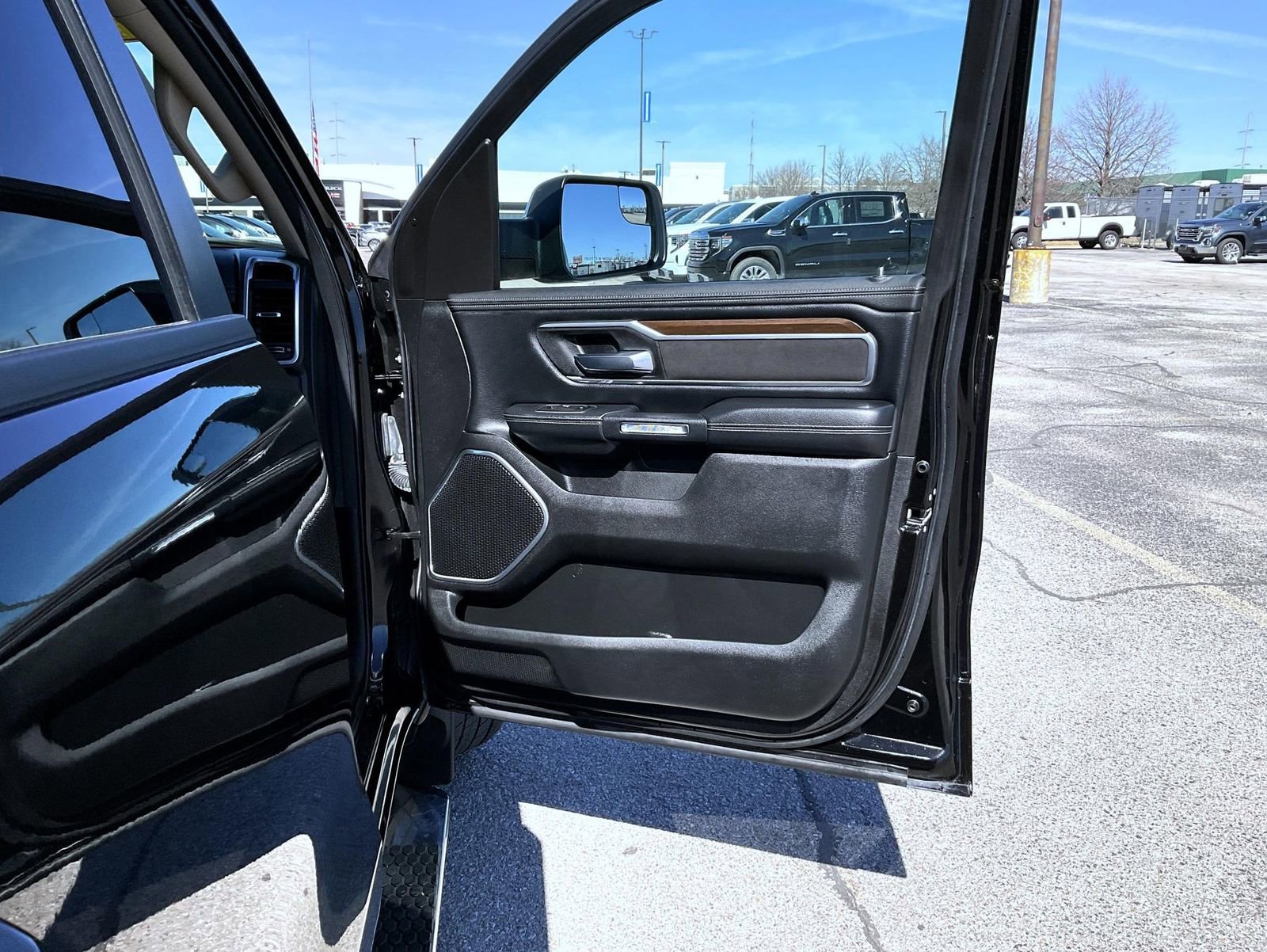 Used 2021 RAM 1500 Laramie AWD/4WD image 16