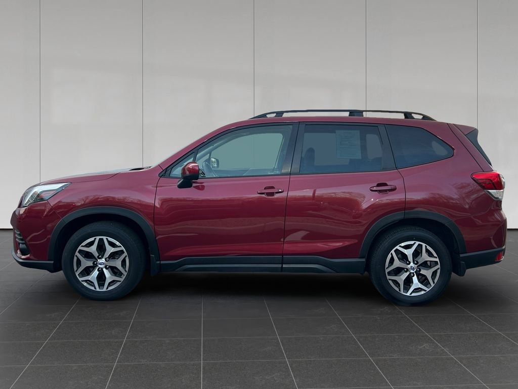 Used 2023 Subaru Forester Premium image 2