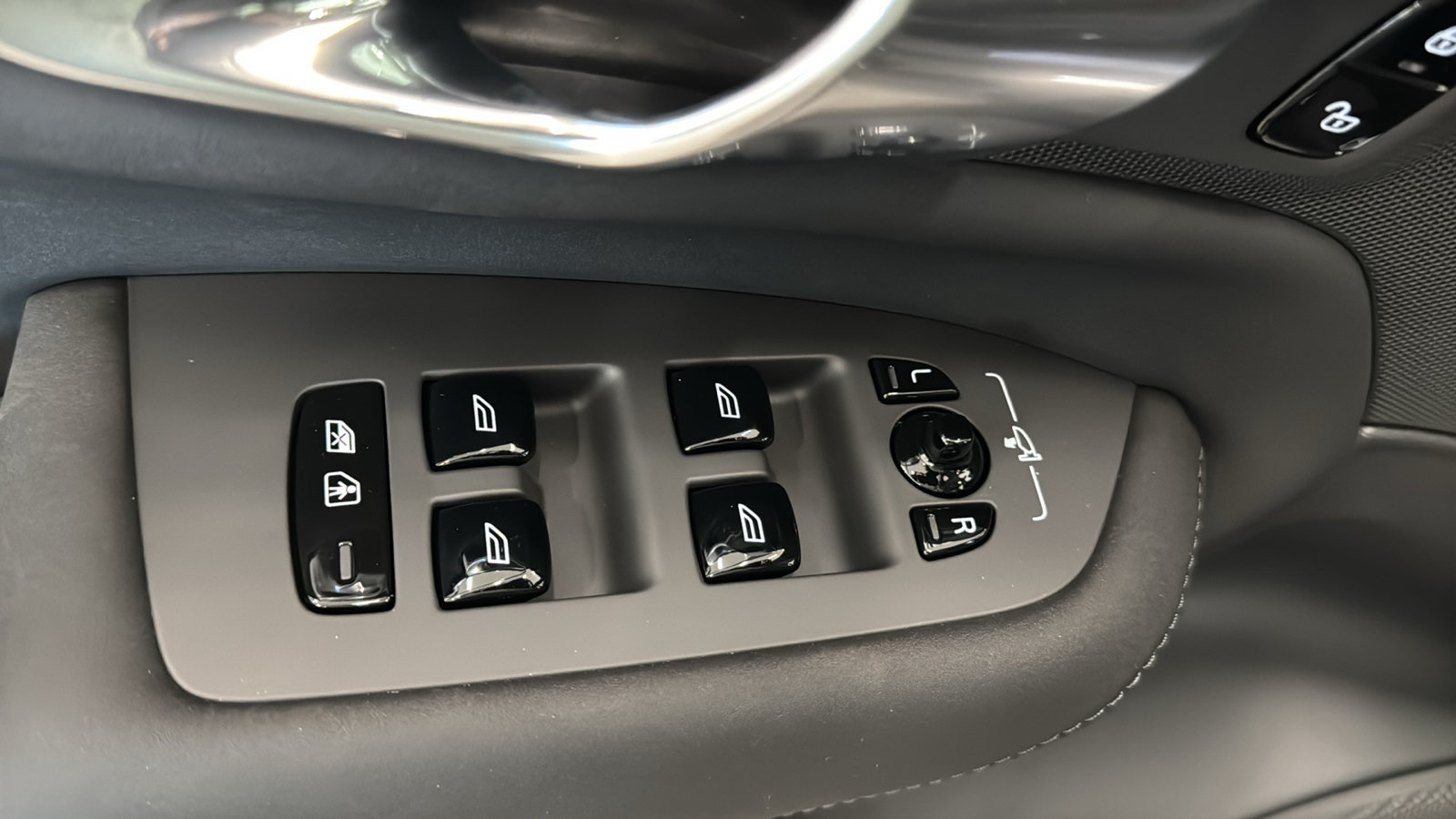 New 2026 Volvo XC90 B5 Core AWD/4WD image 22