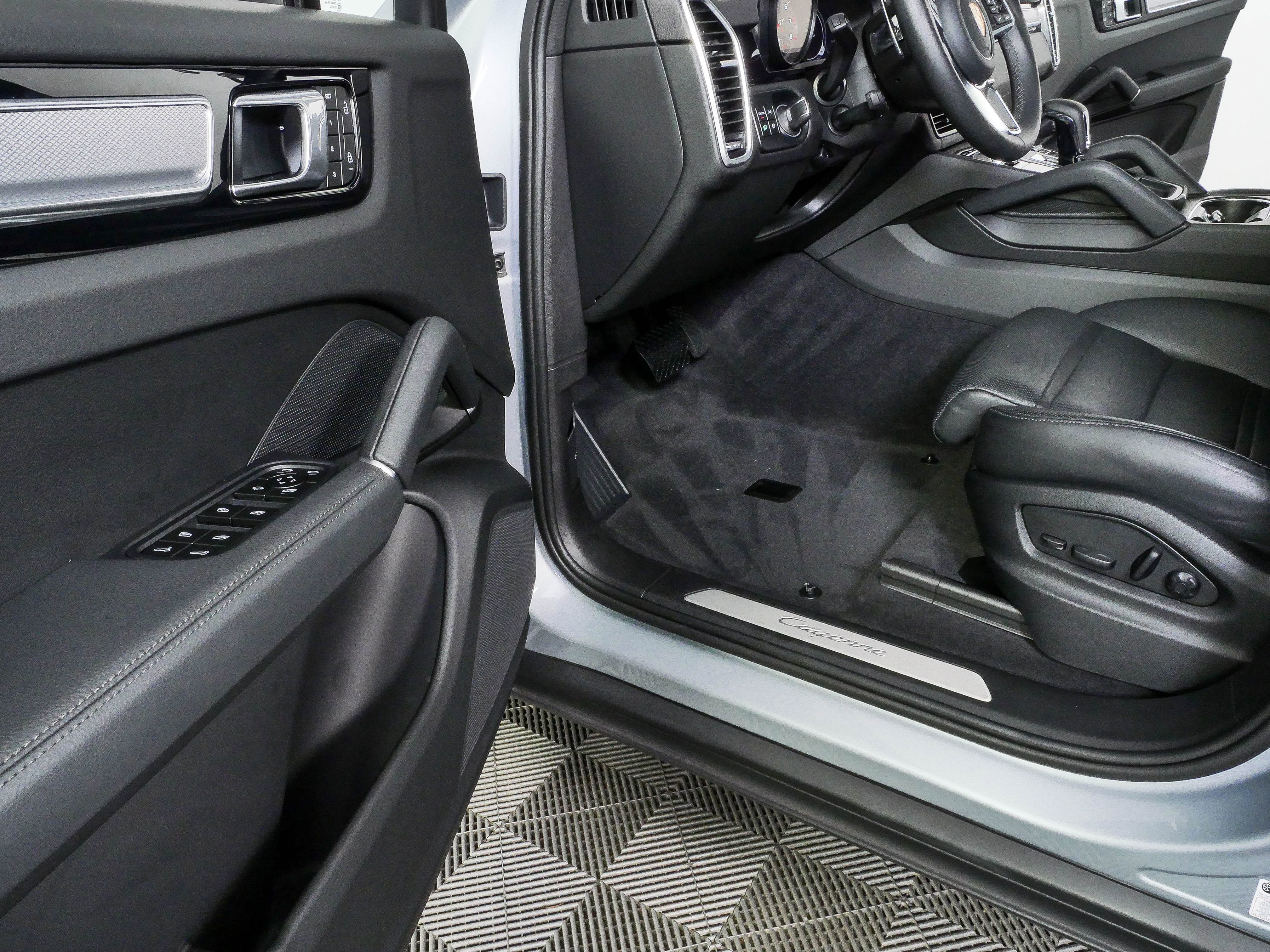 Certified 2023 Porsche Cayenne AWD/4WD image 7