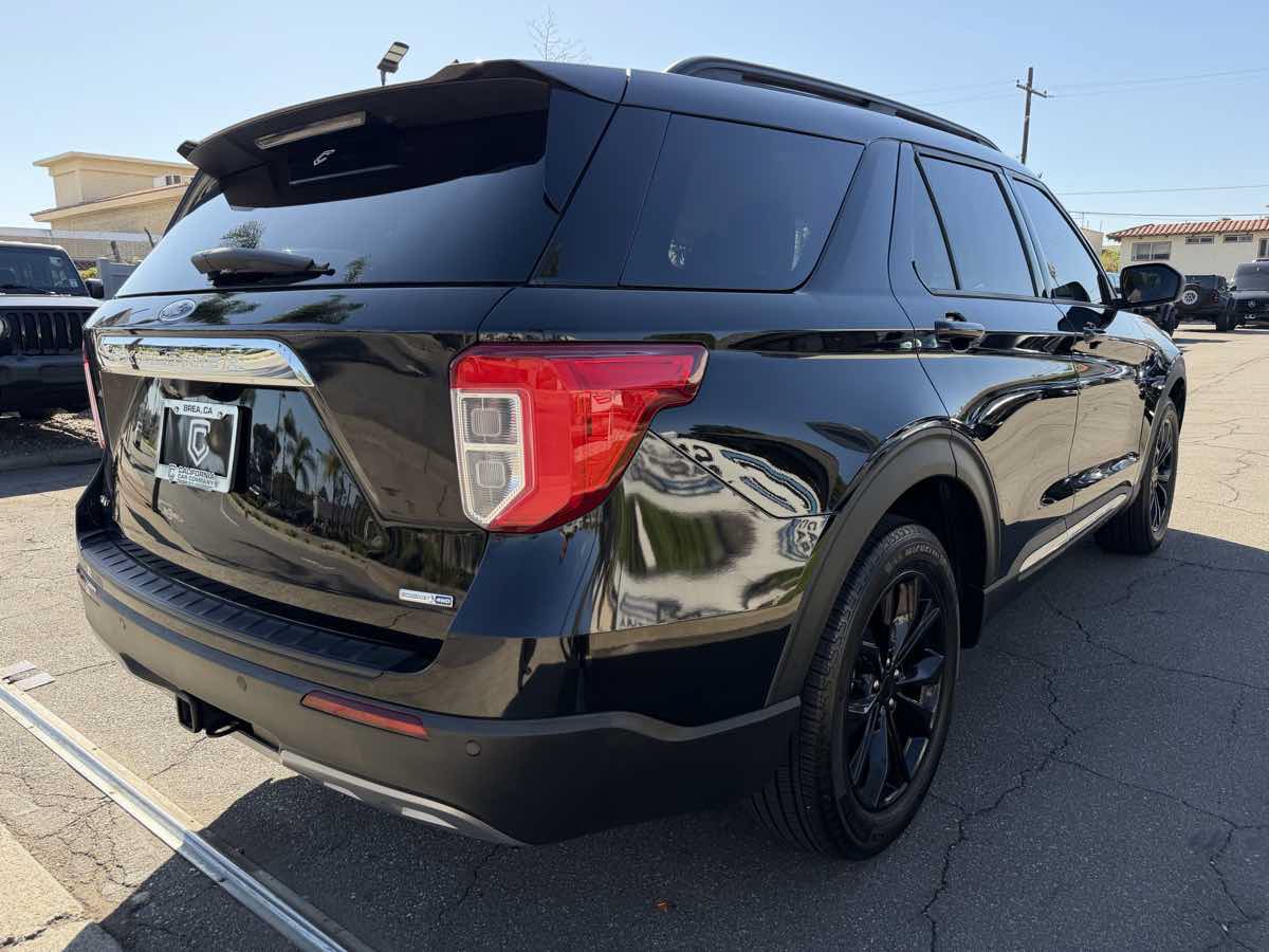 Used 2020 Ford Explorer XLT w/ Equipment Group 202A AWD/4WD image 8