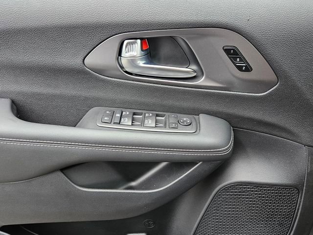 New 2026 Chrysler Pacifica Select image 29