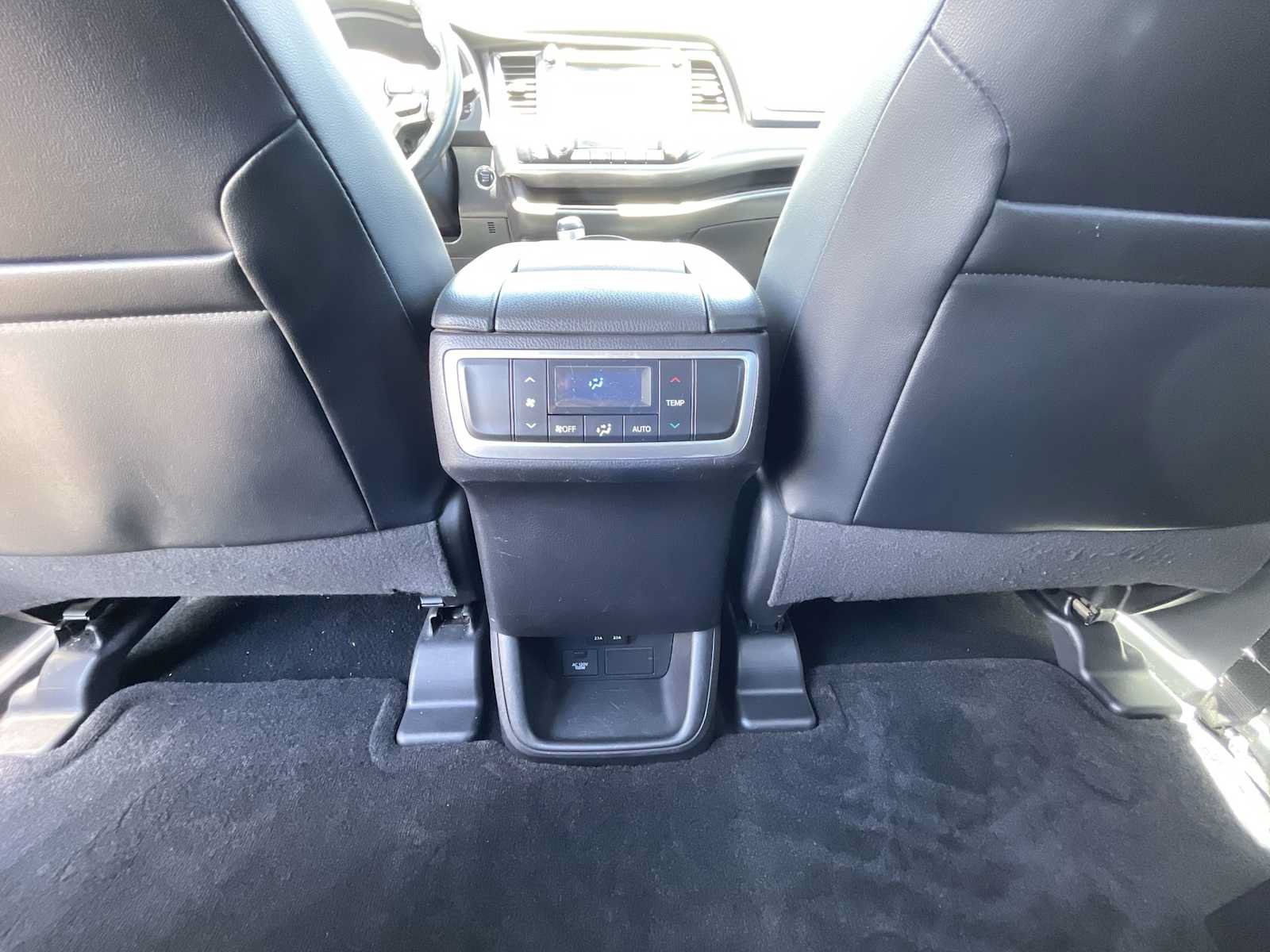 Used 2017 Toyota Highlander XLE FWD image 24