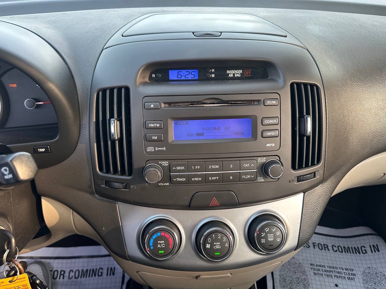 Used 2010 Hyundai Elantra GLS FWD image 16