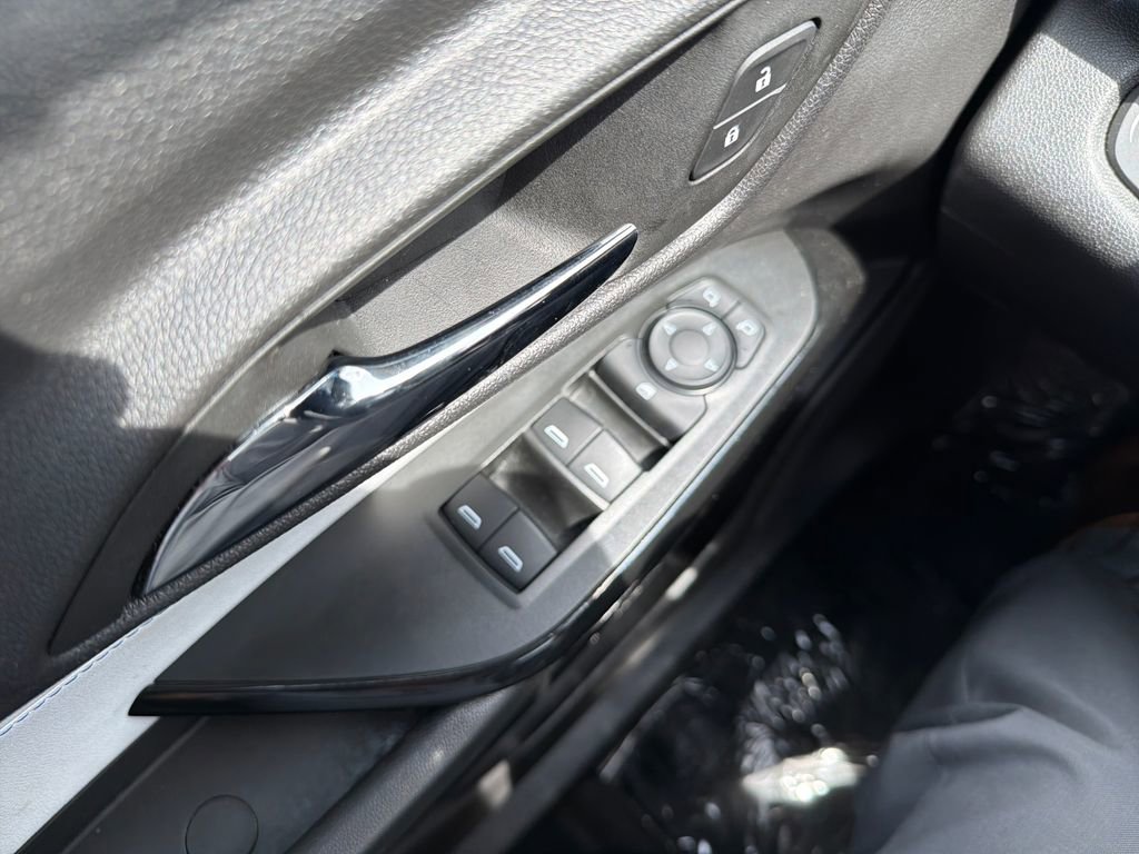 Certified 2025 Chevrolet Trax LT w/ LT Convenience Package FWD image 13