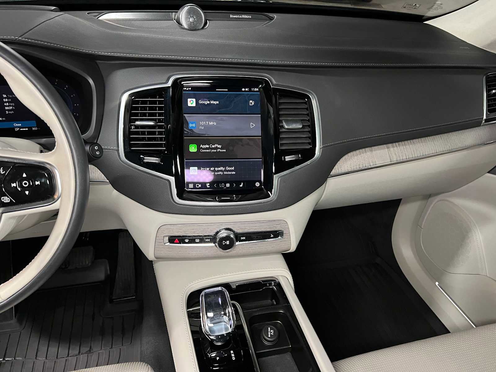 Used 2024 Volvo XC90 B6 Ultimate w/ Lounge Package image 31