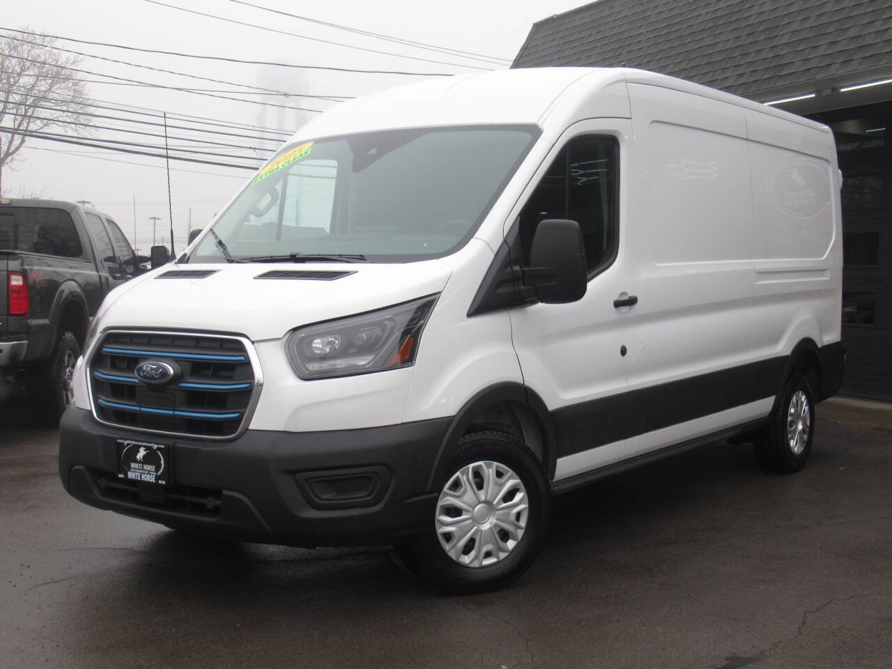 Used 2025 Ford E-Transit 148 Medium Roof image 26