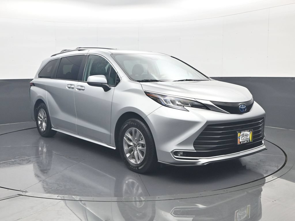 Used 2022 Toyota Sienna XLE w/ XLE Plus Package AWD/4WD image 4