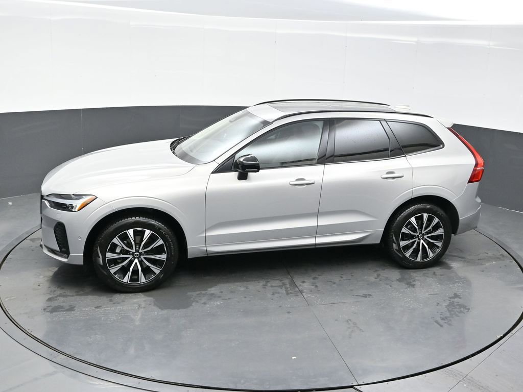 Used 2025 Volvo XC60 B5 Plus AWD/4WD image 33