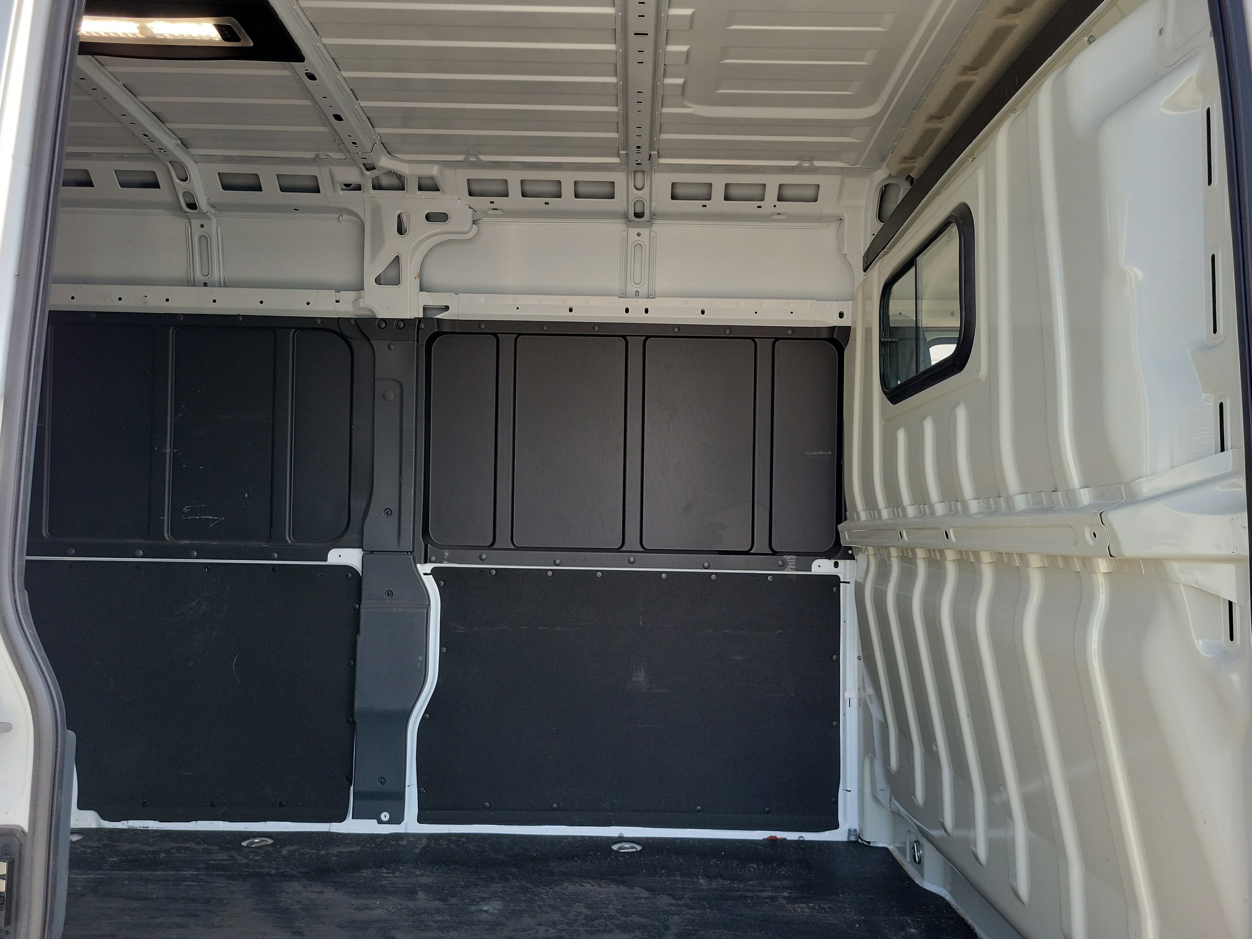 Used 2025 RAM ProMaster 2500 w/ Convenience Group FWD image 12