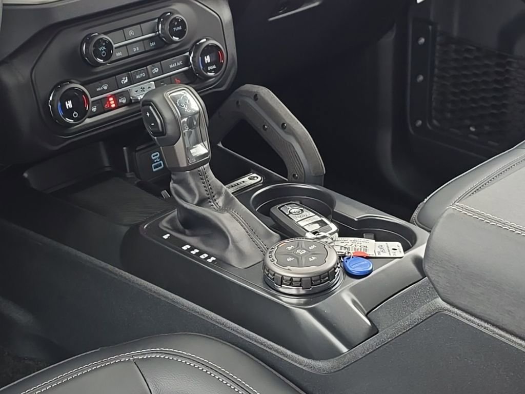 New 2025 Ford Bronco Outer Banks w/ Sasquatch Package image 11