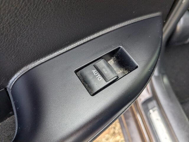 Used 2013 Lexus CT 200h w/ Premium Pkg w/Backup Camera FWD image 29
