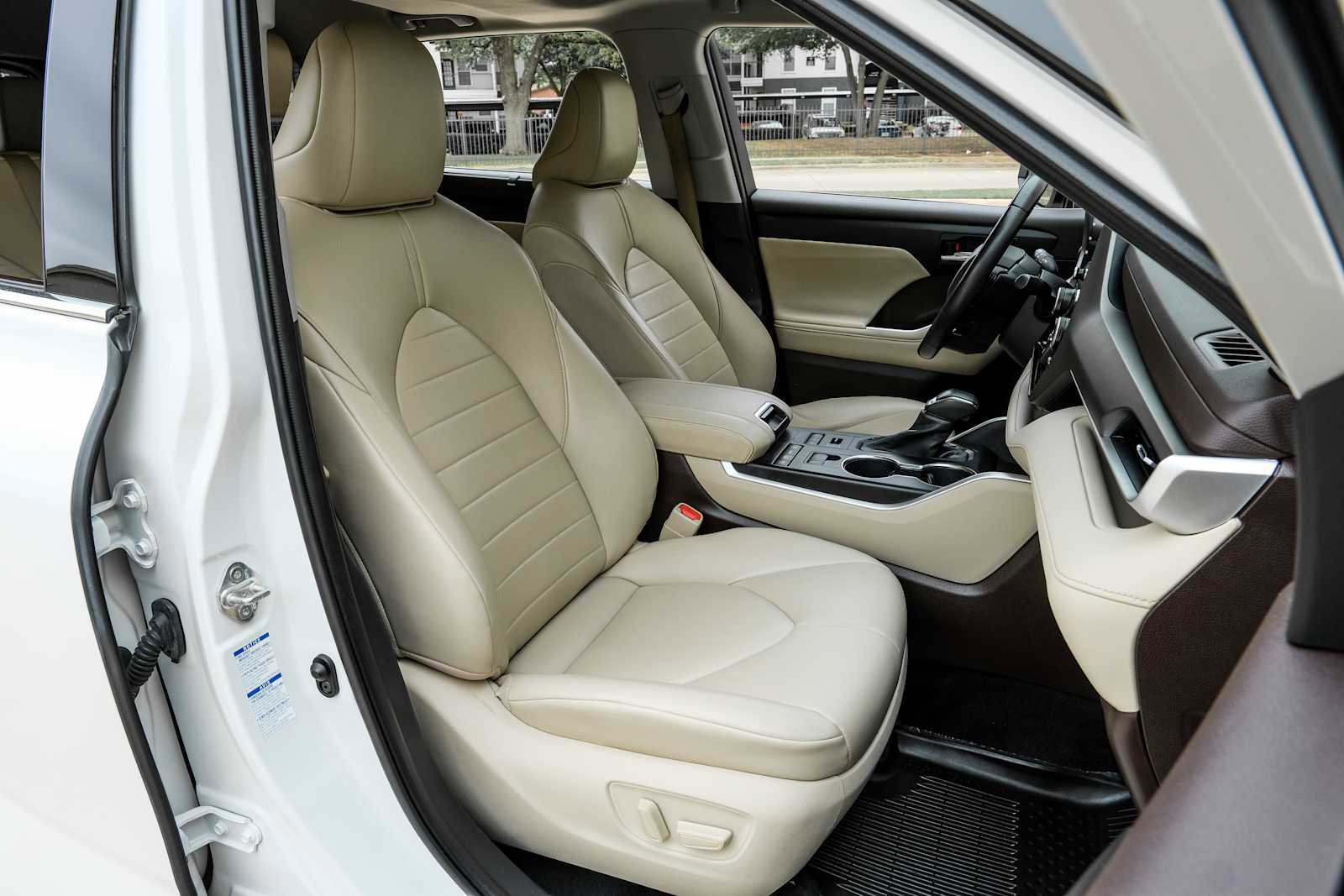 Used 2021 Toyota Highlander XLE image 36