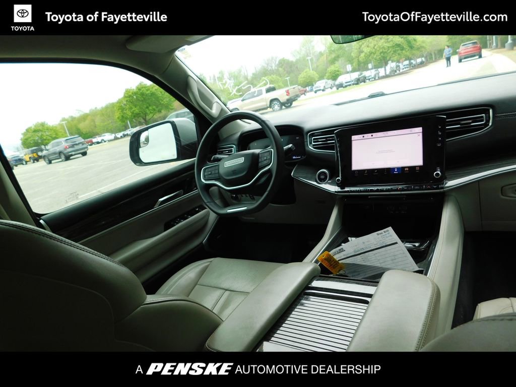 Used 2022 Jeep Wagoneer Series II AWD/4WD image 6