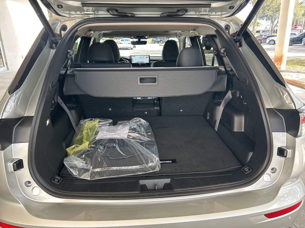 New 2026 Mitsubishi Outlander SE image 35