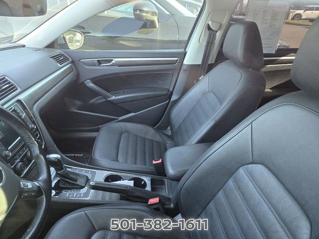 Used 2018 Volkswagen Passat 2.0T SEL Premium FWD image 2
