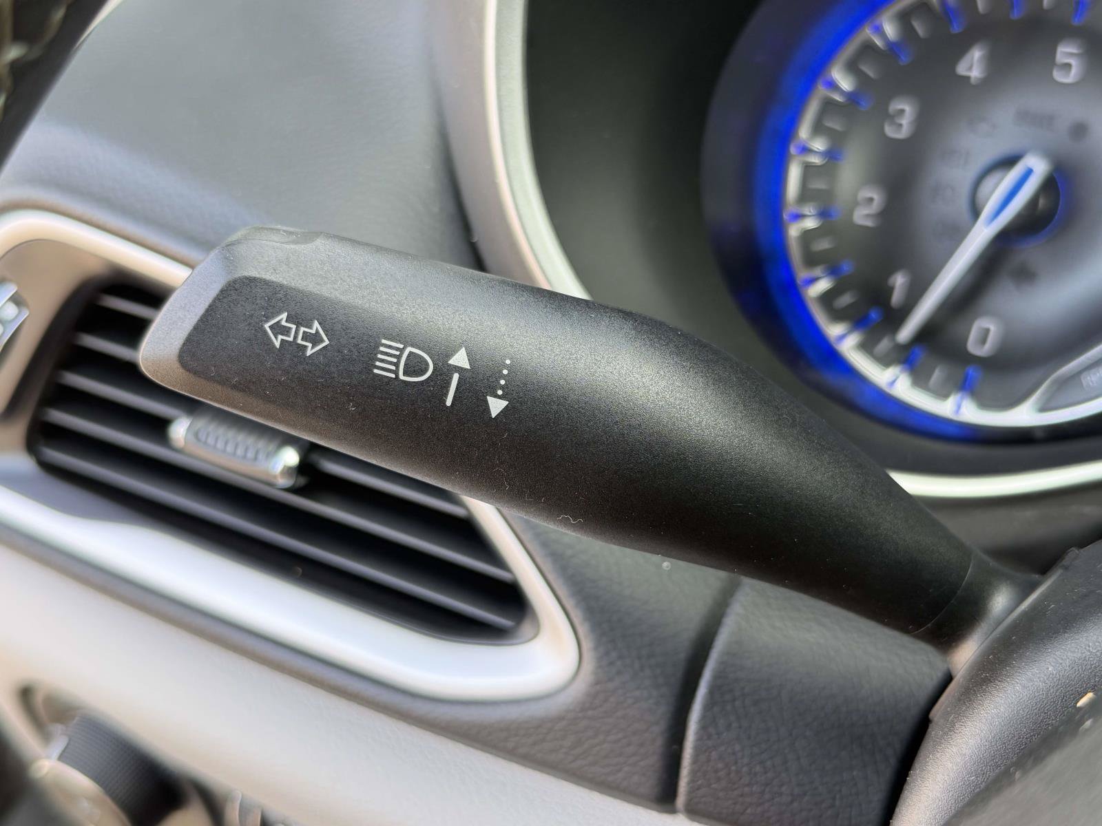 Used 2023 Chrysler Pacifica Touring-L FWD image 20
