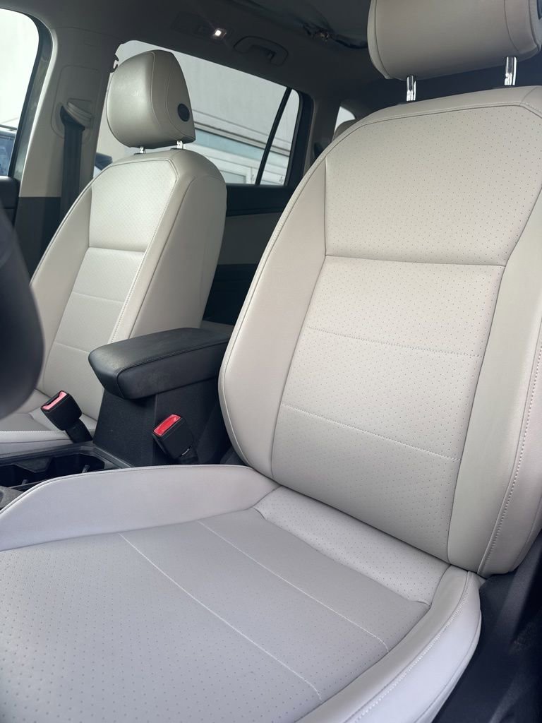 Used 2018 Volkswagen Tiguan SE FWD image 11