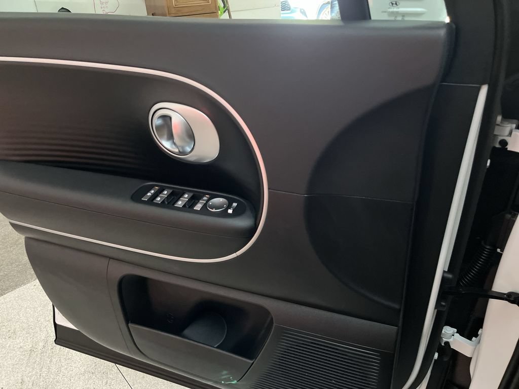 Used 2026 Hyundai Ioniq 9 SE AWD/4WD image 13
