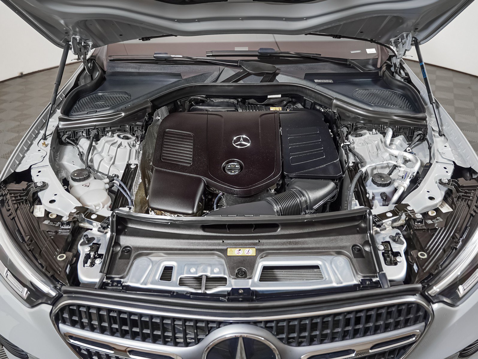 Certified 2026 Mercedes-Benz GLC 300 image 4