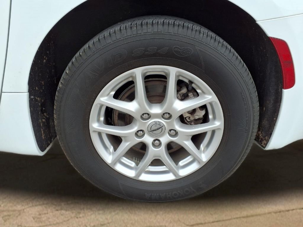 Used 2024 Chrysler Pacifica Touring-L FWD image 27