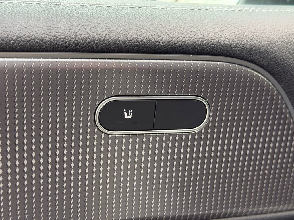 Used 2022 Mercedes-Benz GLB 250 4MATIC w/ Premium Package Lite image 22