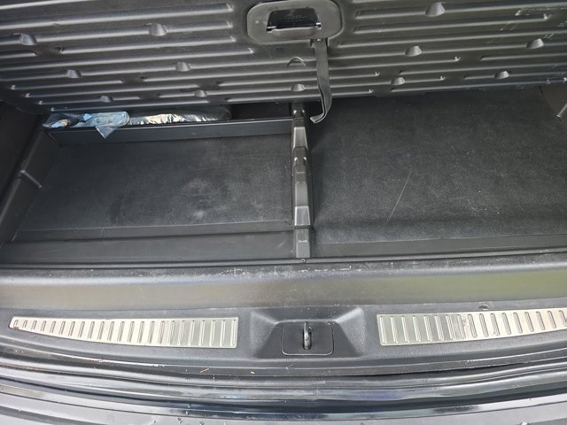 Used 2018 Cadillac Escalade ESV Premium Luxury image 17