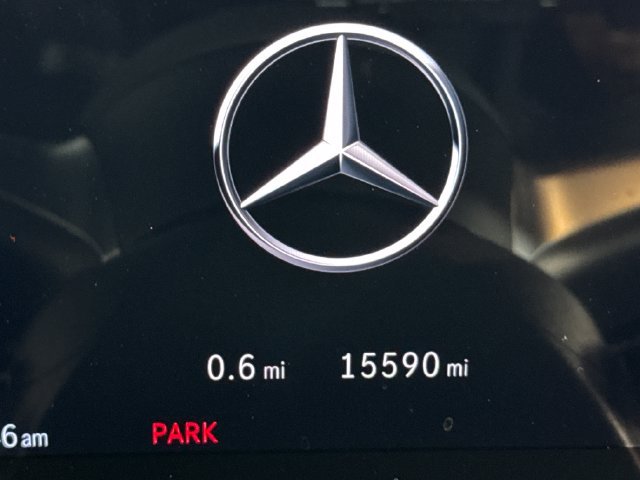 Used 2025 Mercedes-Benz GLC 300 4MATIC image 35