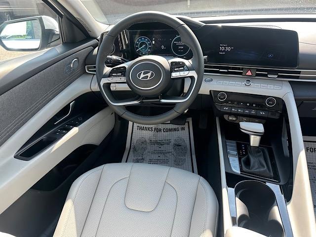 New 2025 Hyundai Elantra Limited image 11