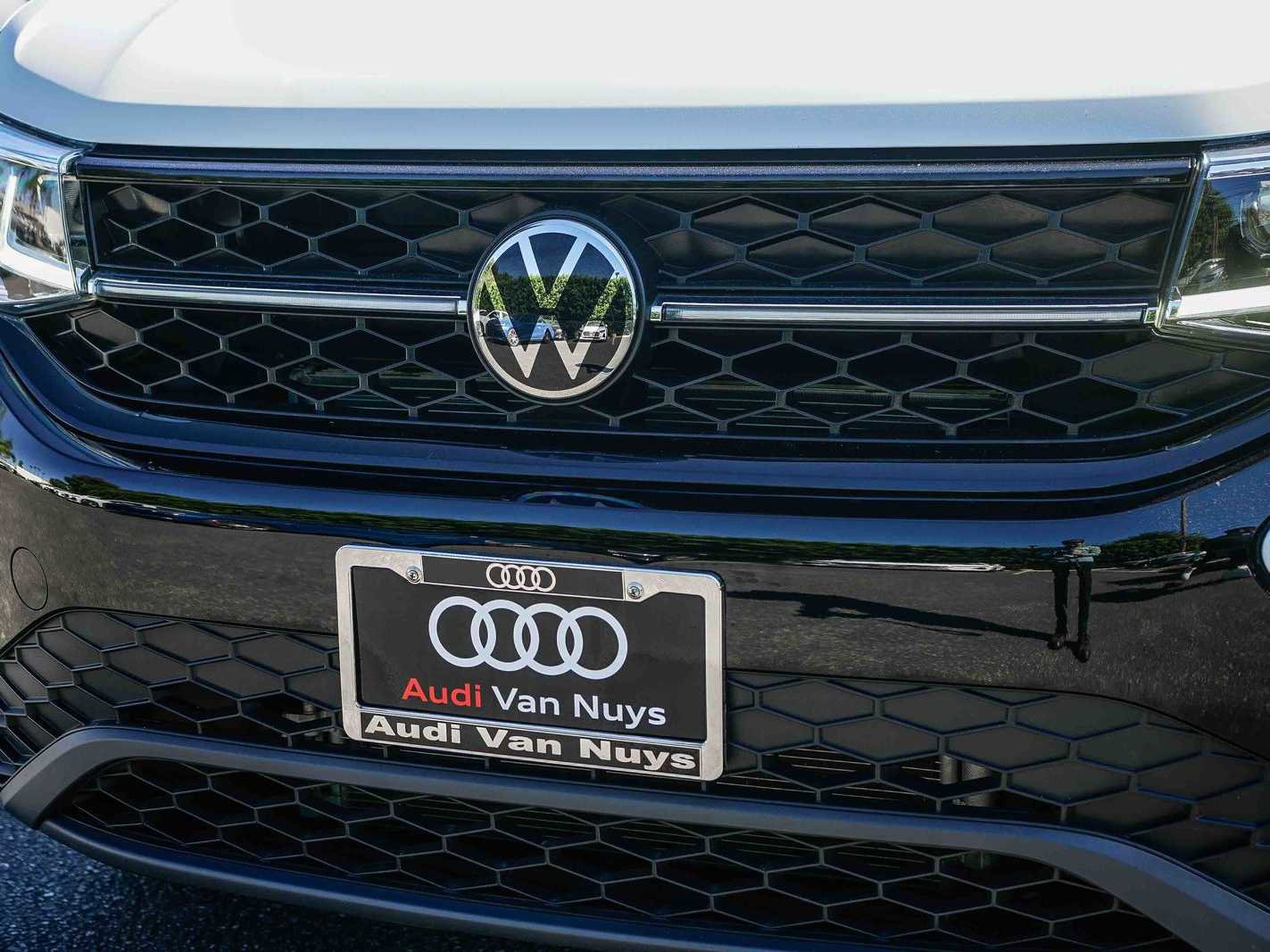 Used 2024 Volkswagen Taos SE AWD/4WD image 8