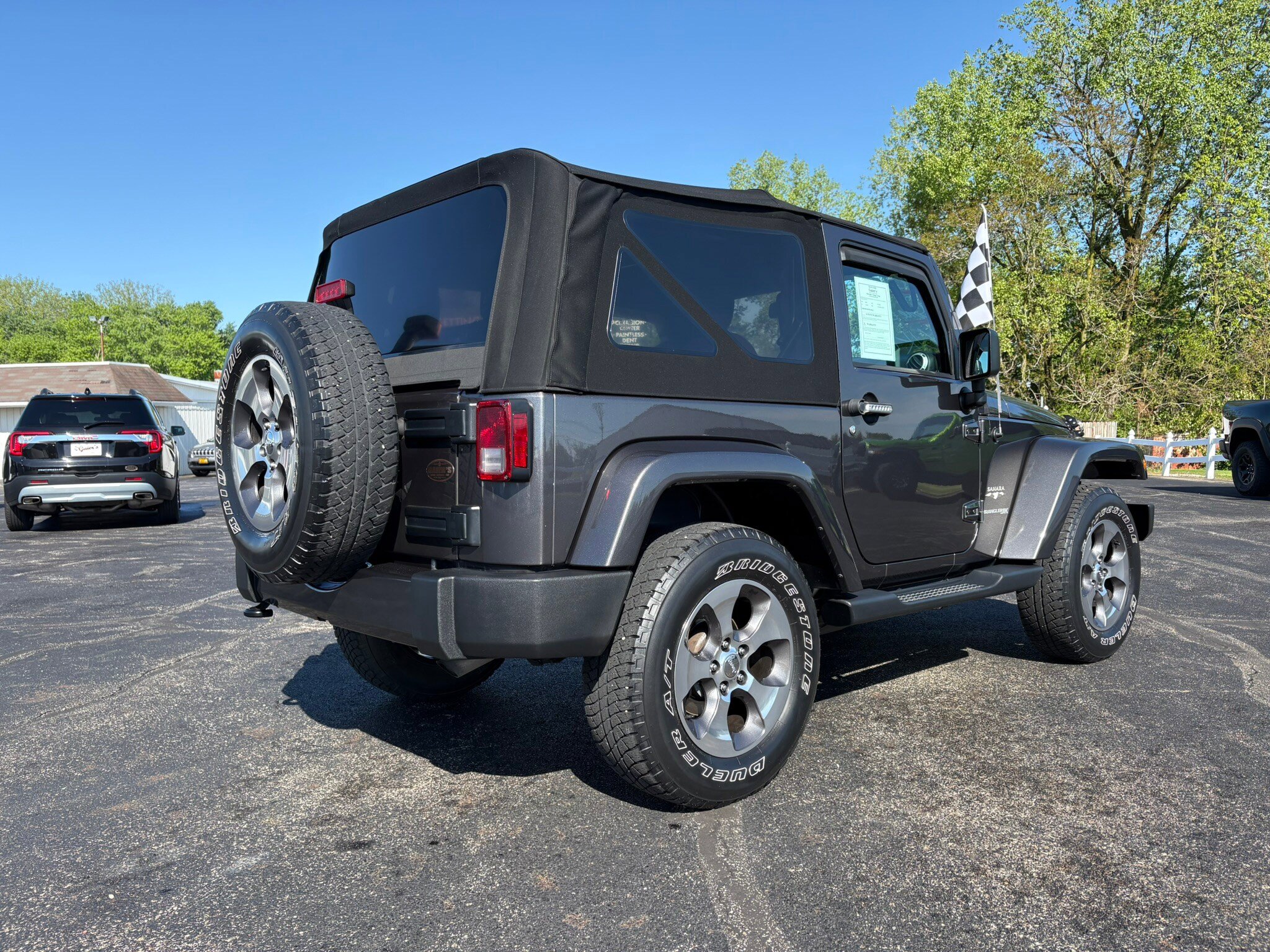 Used 2018 Jeep Wrangler Sahara w/ Connectivity Group AWD/4WD image 4