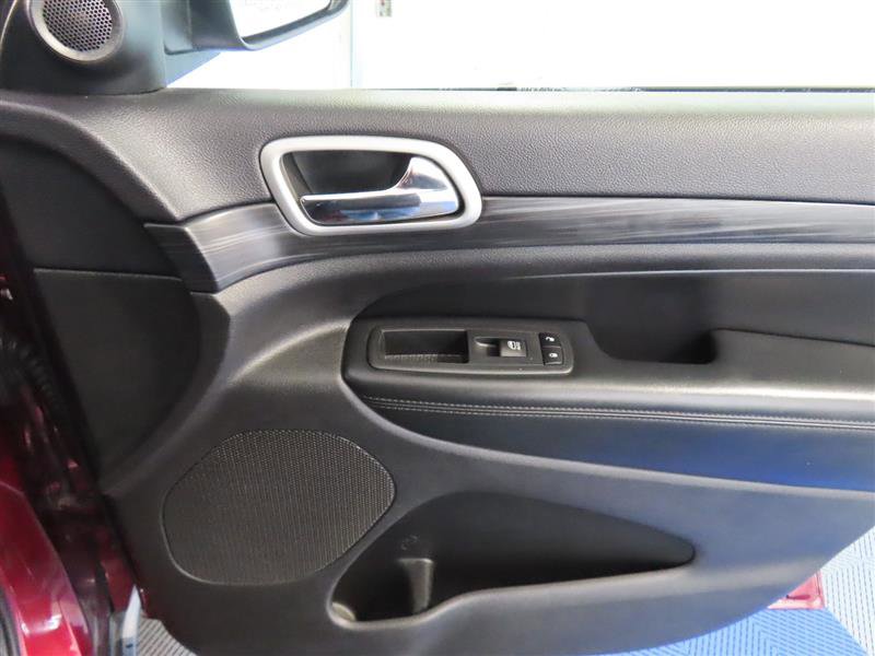 Used 2019 Jeep Grand Cherokee Laredo image 34