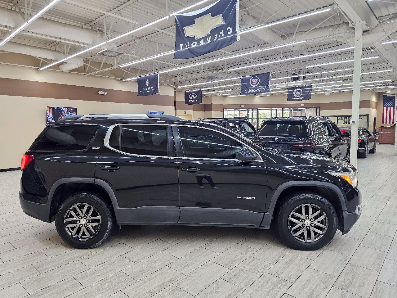 Used 2017 GMC Acadia SLT FWD image 5