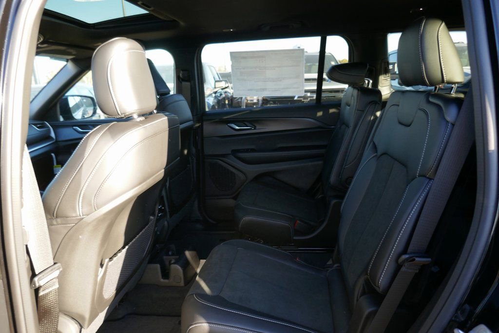 New 2025 Jeep Grand Cherokee L Altitude image 10