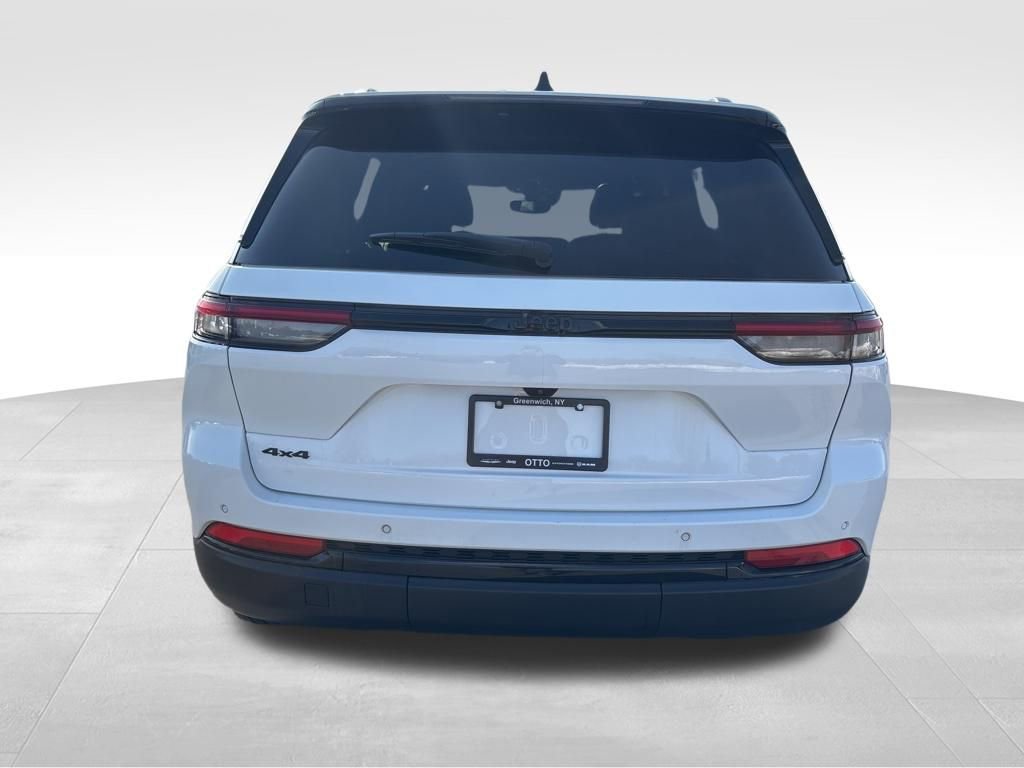 Used 2023 Jeep Grand Cherokee Altitude image 6