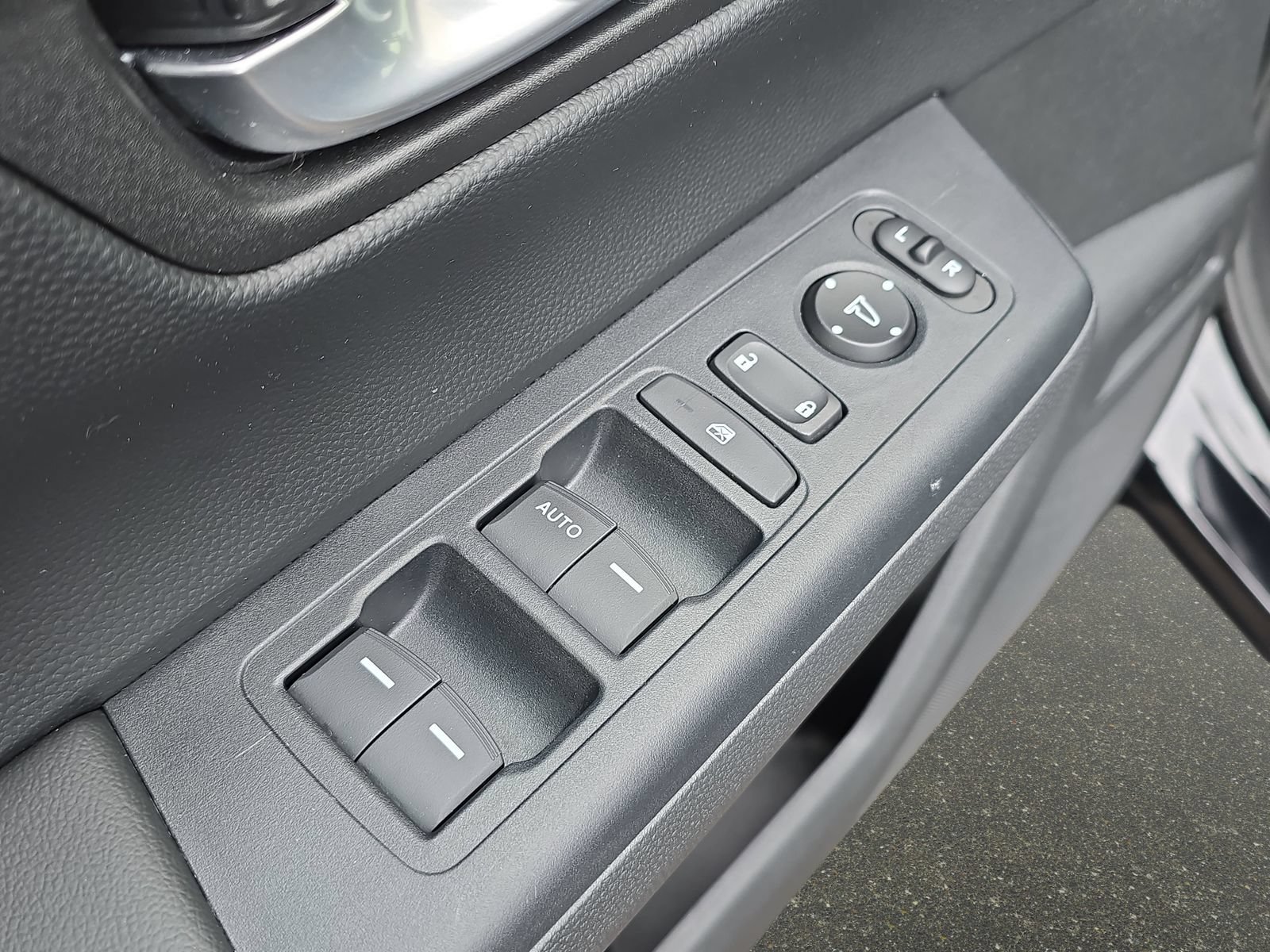 Used 2024 Honda CR-V LX image 28